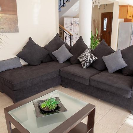 Villa Paradise Paphos Bagian luar foto