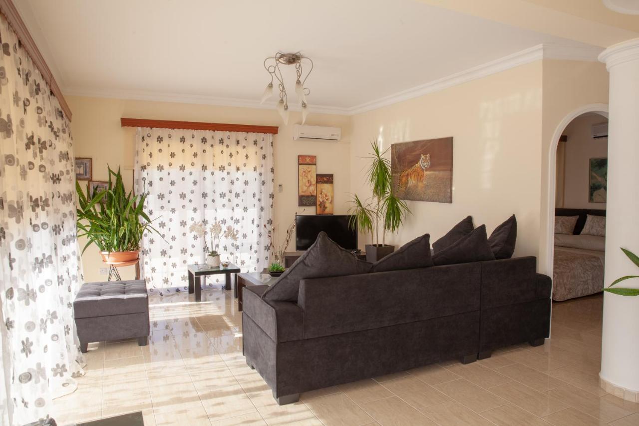 Villa Paradise Paphos Bagian luar foto