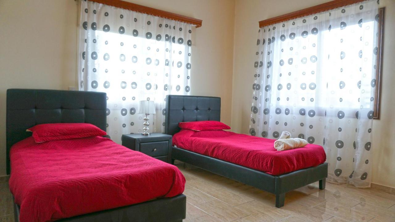 Villa Paradise Paphos Bagian luar foto