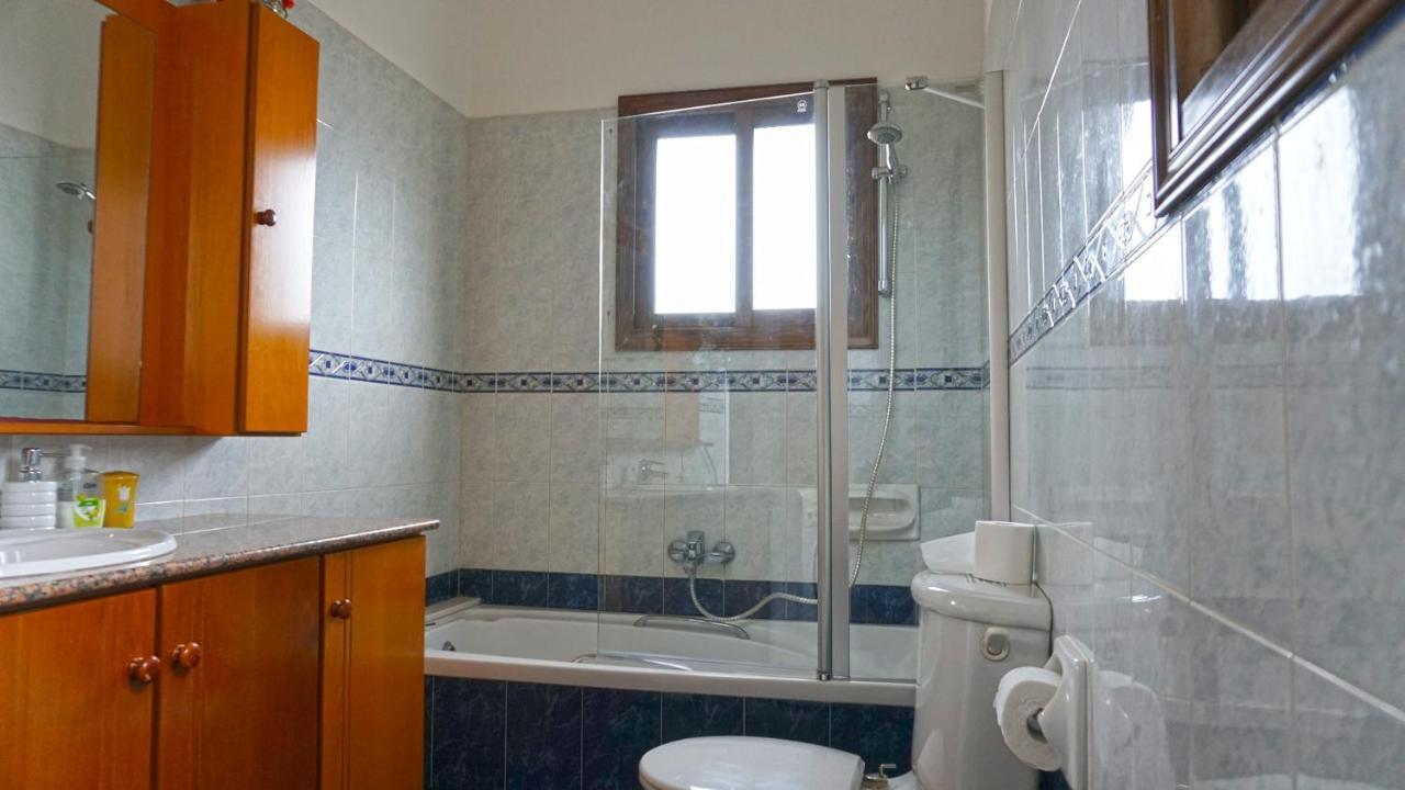 Villa Paradise Paphos Bagian luar foto